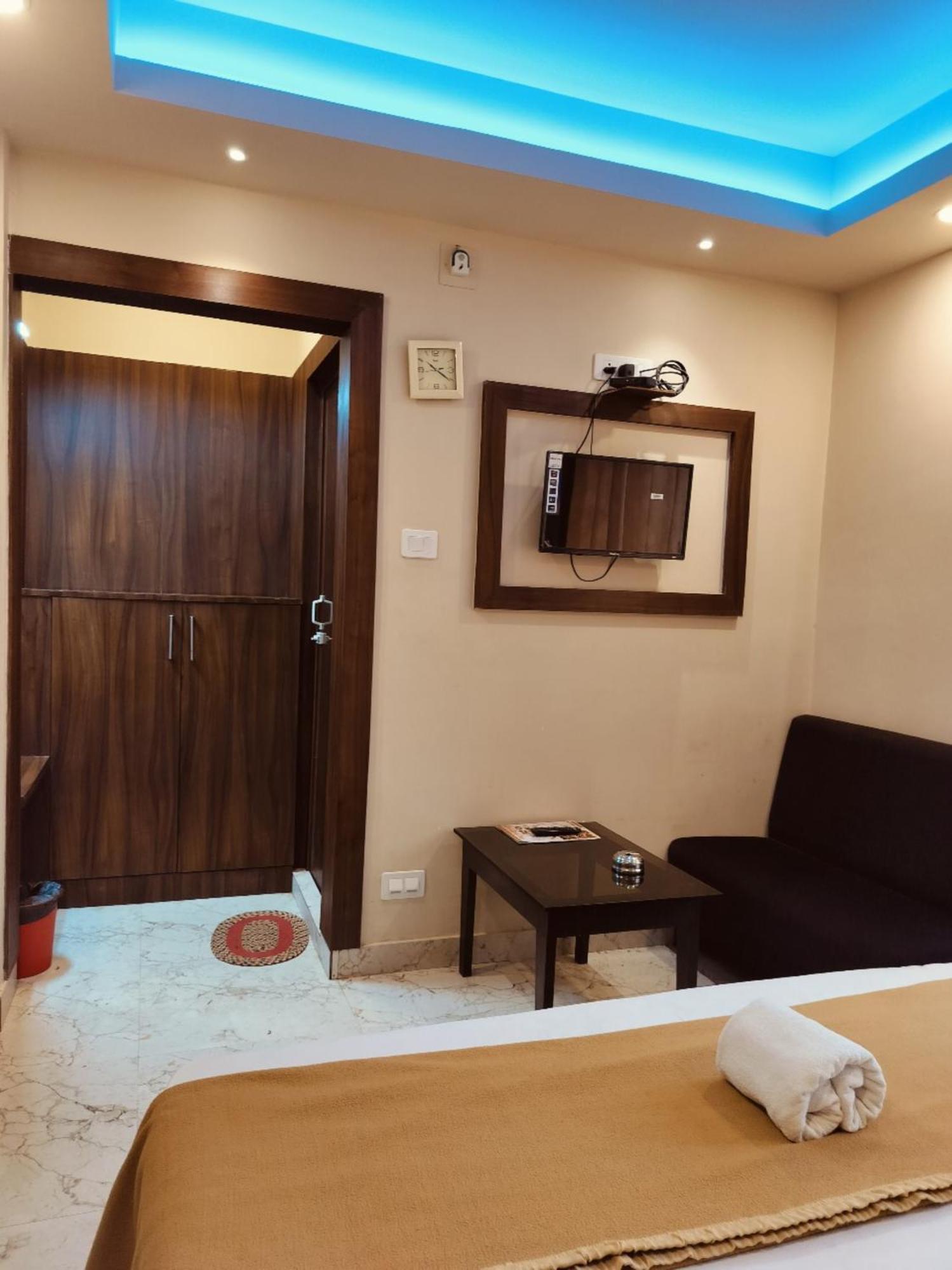 Hotel Park View - Lift Facilities- Near Sea Beach Best Choice Of Travellers By Morservices Puri Esterno foto